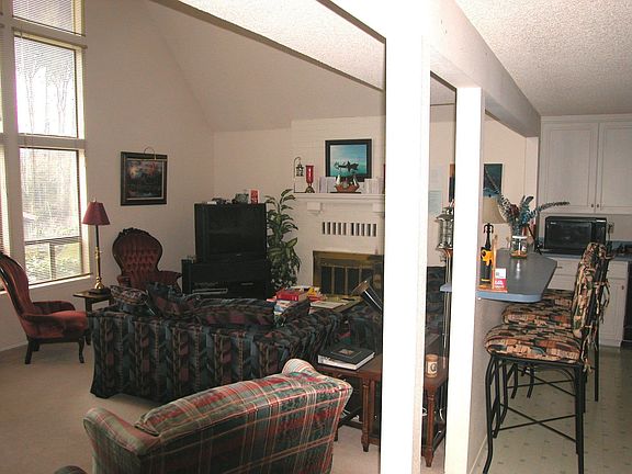 3rd image of 1725 Highland Dr