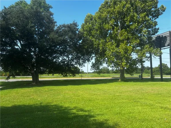 2 Packenham Ave, Chalmette, LA 70043