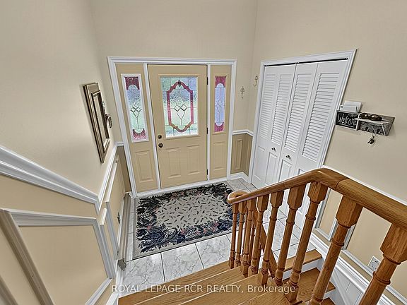 2nd image of 1049 Elgin St