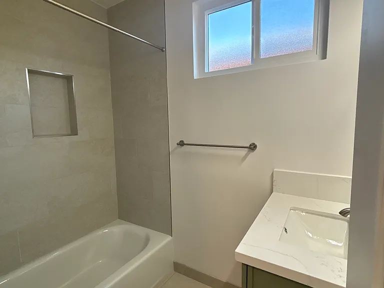 4555 W 173rd St #3 — Photo 12