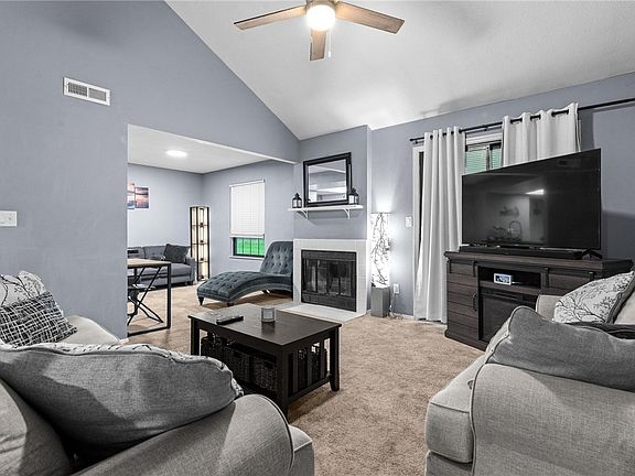4th image of 8475 Woodgrove Ct