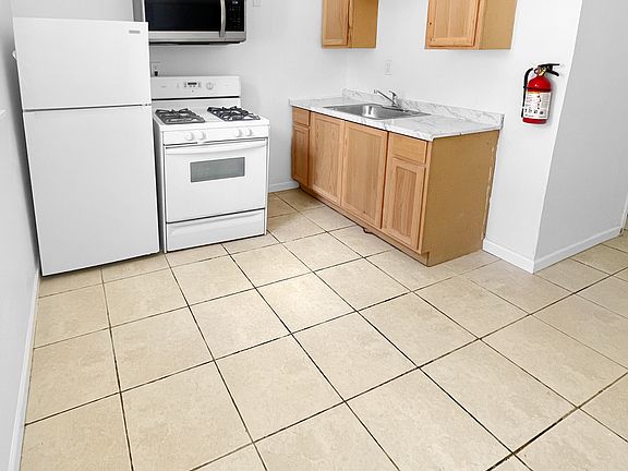 4th image of 206 Evergreen Ave #B