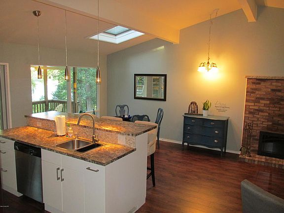 4th image of 3110 Dorais Dr NE