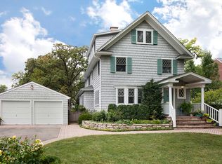 180 Linden St, Winnetka, IL 60093