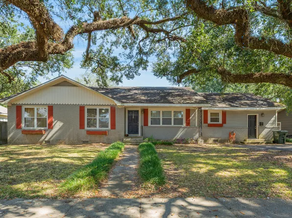 320 Country Club Dr, New Iberia, LA 70563