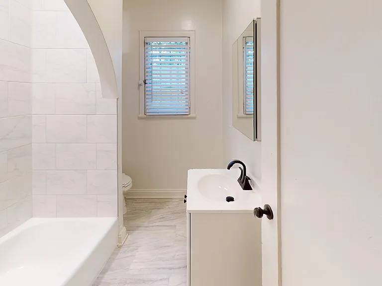 Curson Apartments...Newly remodeled...Brand New Kitchen...CALL NOW!! — Photo 8
