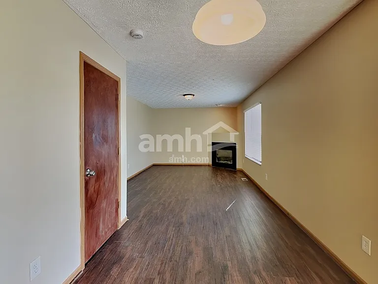 8245 Crete Ln — Photo 6