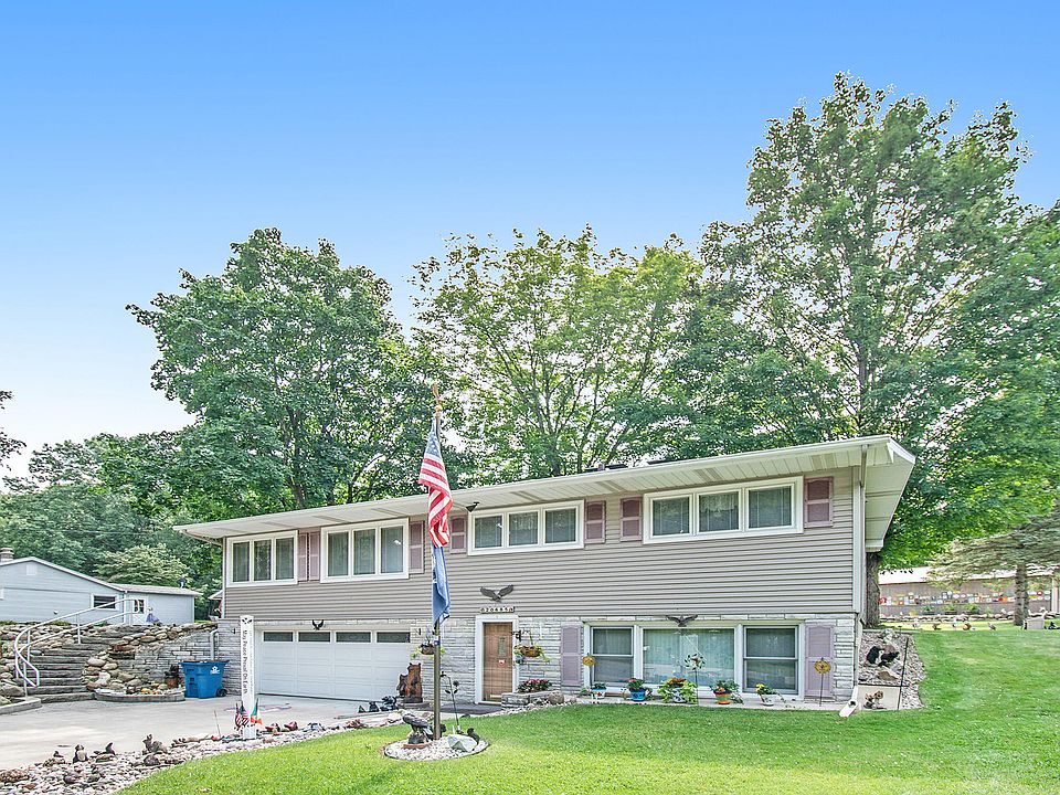 1st image of 20685 Carpenter Dr