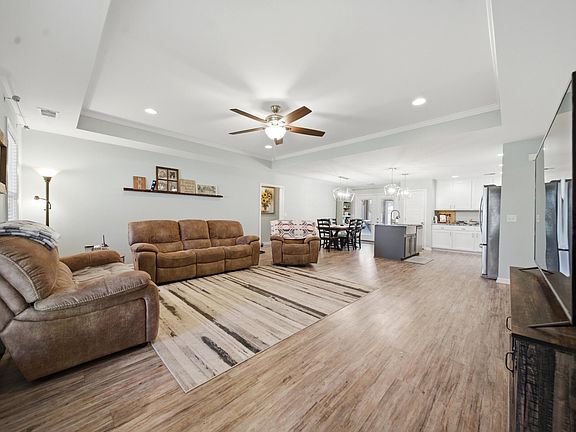 3rd image of 1 Dellwood Ln