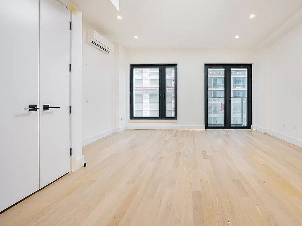 1st image of 260 Gold St #709