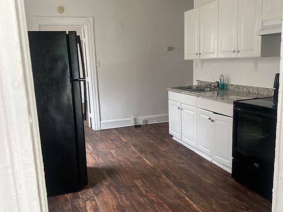 3rd image of 715 Kirkham St #1