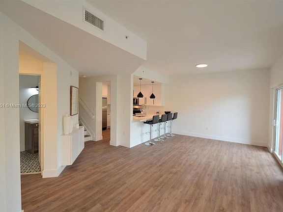 4th image of 11102 NW 83rd St APT 210