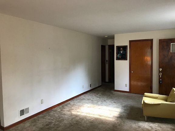 4th image of 1104 Yorkshire Pl