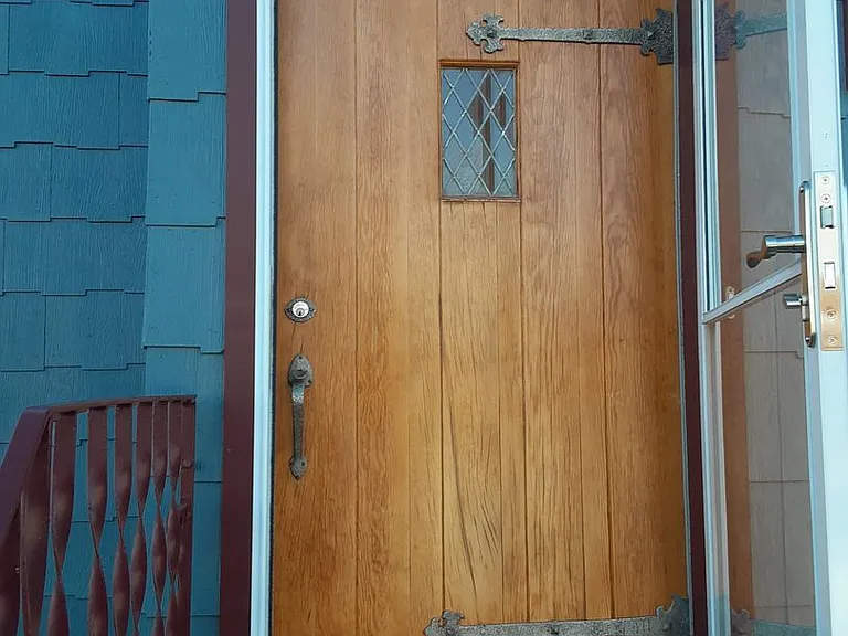 168 E 21st St — Photo 14