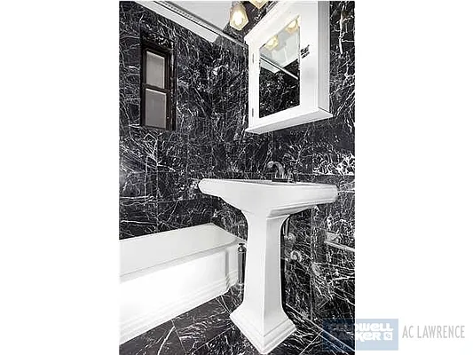 Sold by Aclawrence | media 4