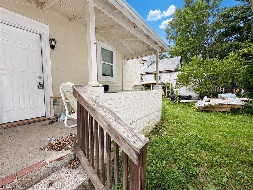 2nd image of 1027 Yale St