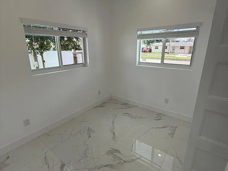 6319 Southgate Blvd — Photo 23