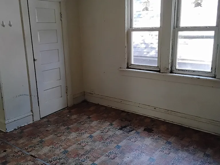800 S Greenlawn Ave — Photo 7