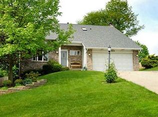 604 Hemlock Rd, Coraopolis, PA 15108