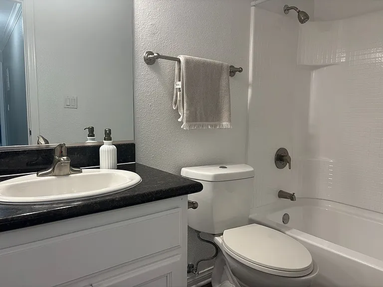 Villa Serrano Apartment Homes — Photo 63