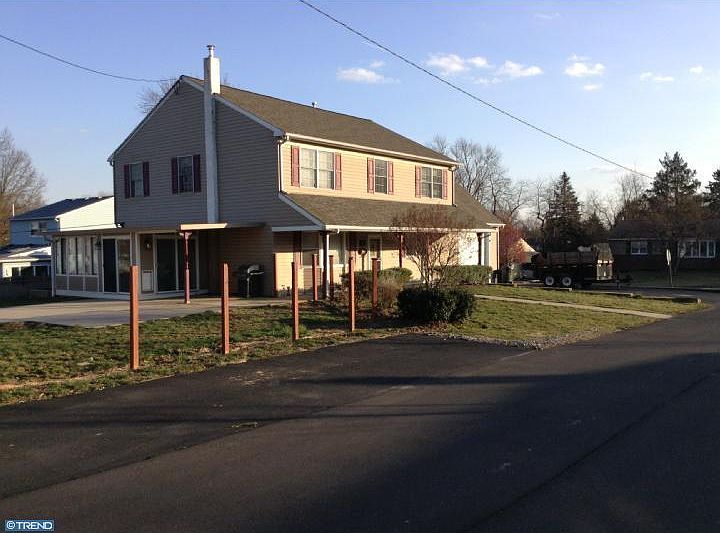 2nd image of 1405 S Center Rd