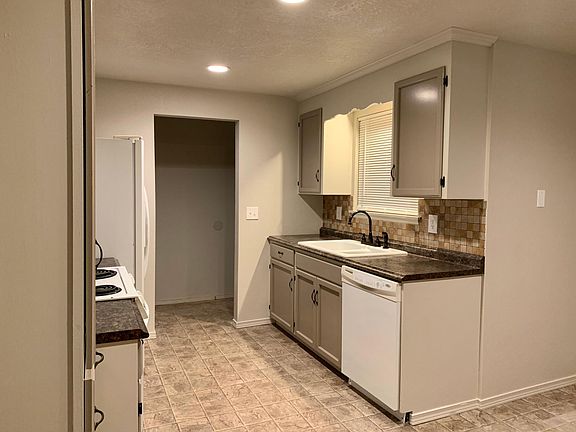 4th image of 7521 12th Ave NE