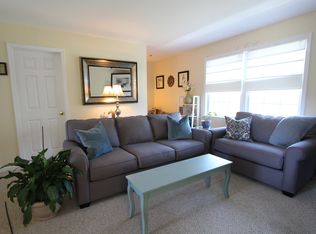 231 Maple Ave APT 206, Newport, RI 02840
