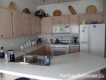 3rd image of 568 E Oasis Dr