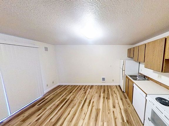 3rd image of 2303 Taylor Ave APT 6