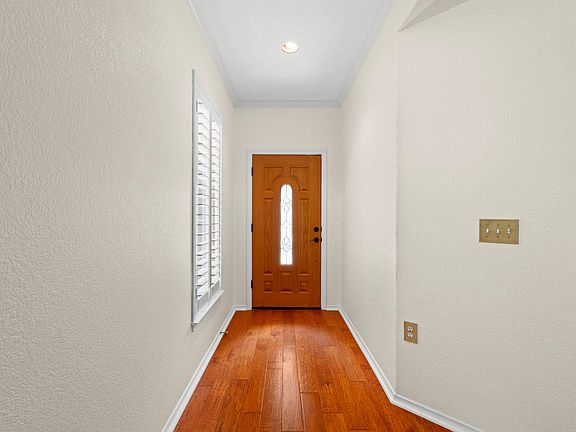 5th image of 207 Winter Dr