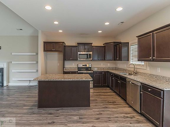 5th image of 203 Quail Hollow Dr