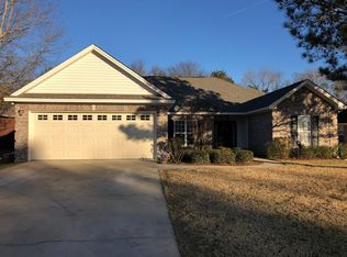 162 Charleston Dr, Elmore, AL 36025