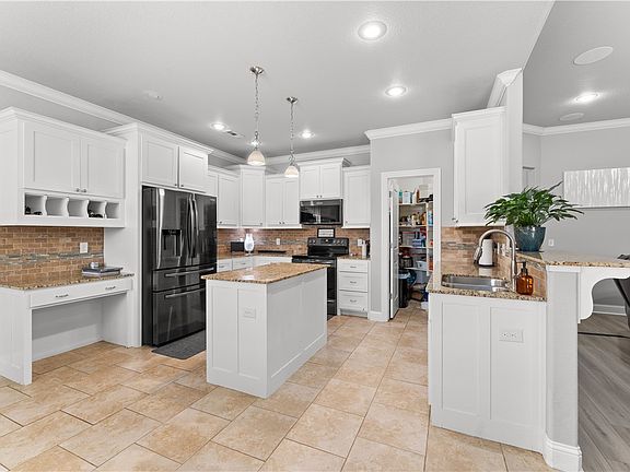 2nd image of 236 Ranalli Ave