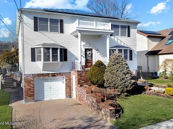 2nd image of 141 Eylandt St