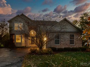 4 Charminster Ct, Algonquin, IL 60102
