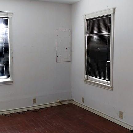 4th image of 215 S Henrietta St