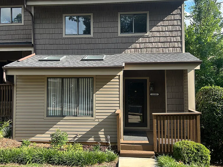 1135 Breckenridge Dr — Photo 1
