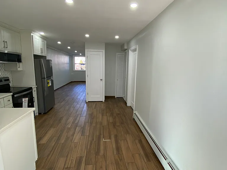 1240 Waring Ave #1 — Photo 5