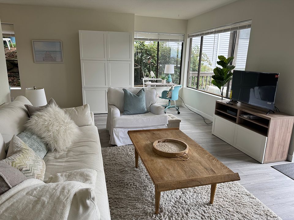 LIVING ROOM W/ OFFICE NOOK