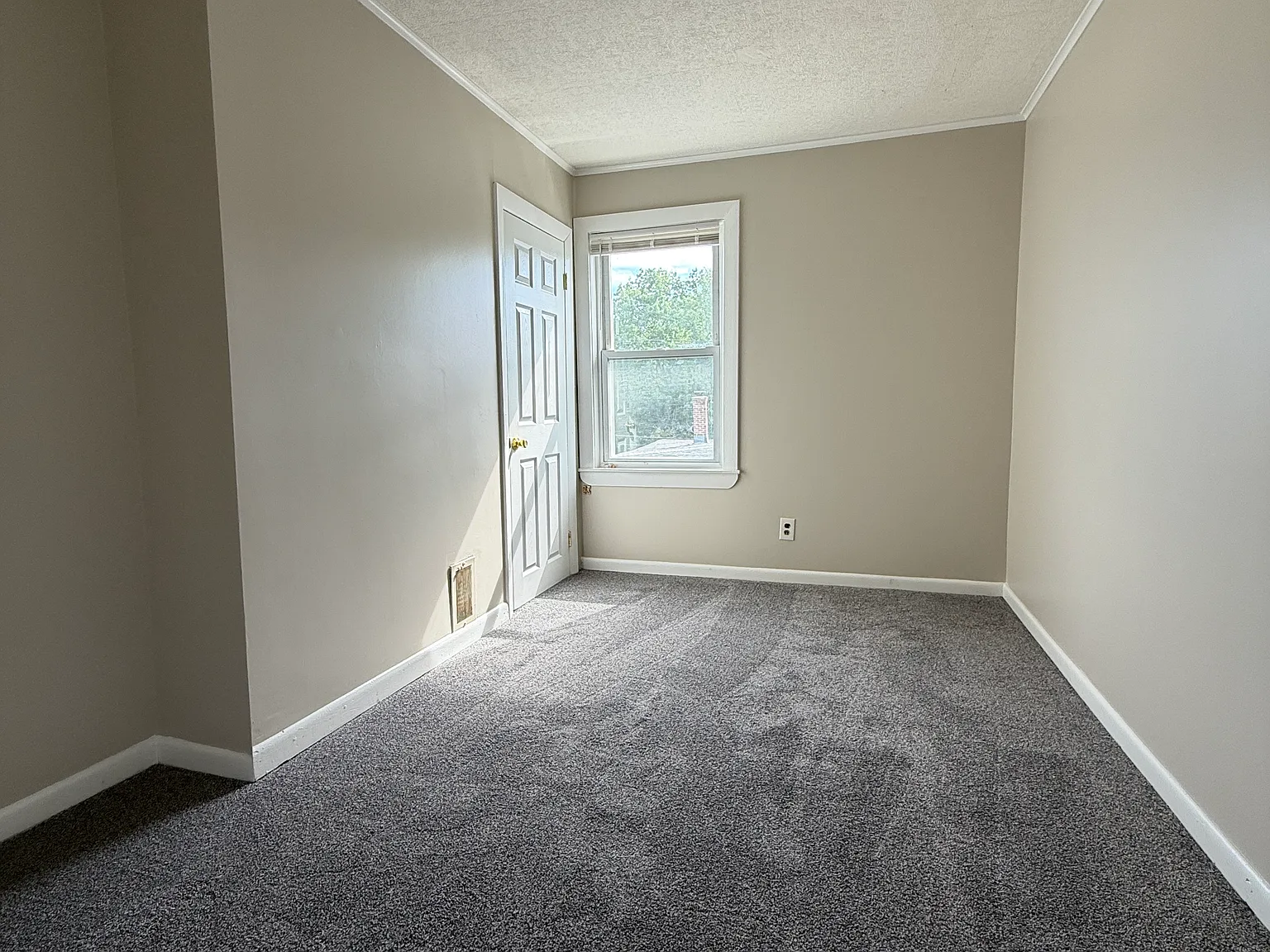 3 bed, $1,850 — Photo 2