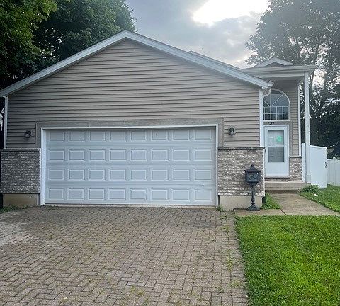 2nd image of 131 Dorchester Ct