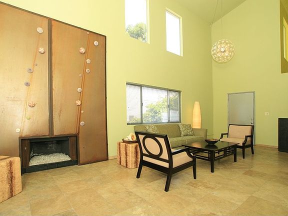 2nd image of 1043 Cresthaven Dr