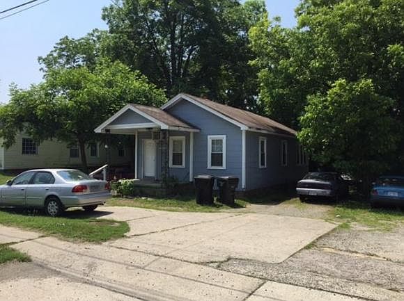 1st image of 820 W Webb Ave