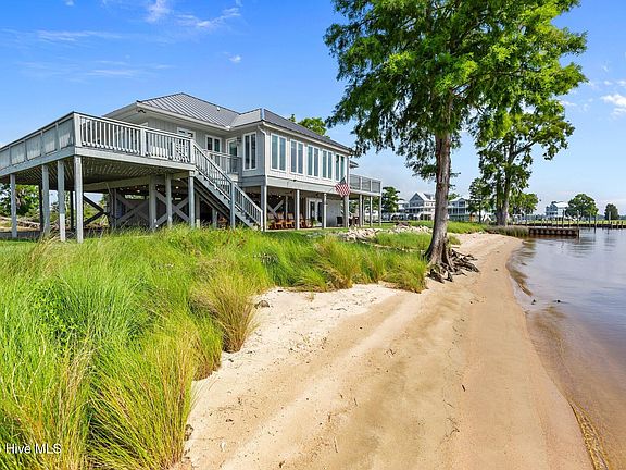 5th image of 938 E Bayside Drive