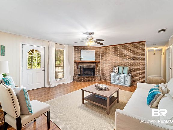 5th image of 302 Greenbriar Cir