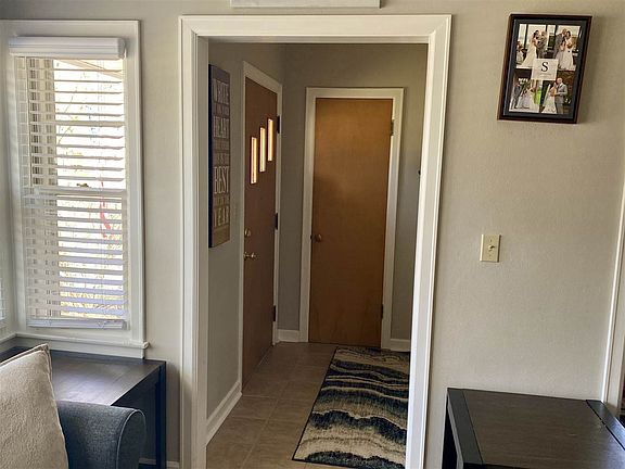 5th image of 821 Green Meadow Ave