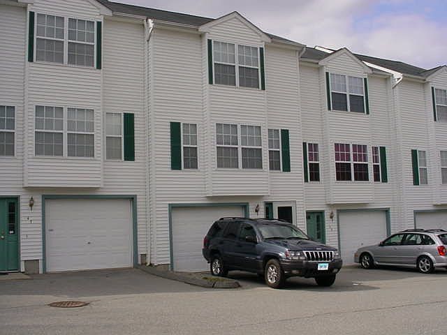 Groton Landing Townhouse !
