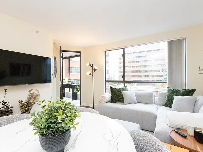 1189 Howe St #1501 — Photo 4
