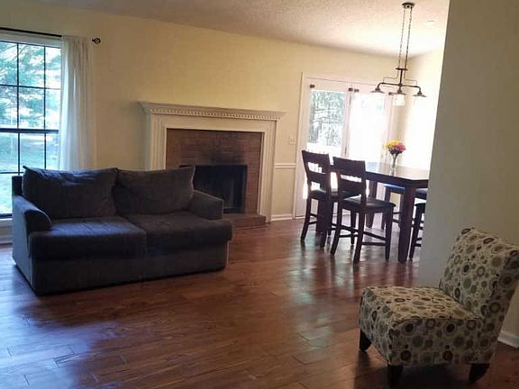 4th image of 2044 Woodside Ct
