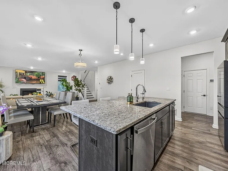 319 Tulip Ct — Photo 25